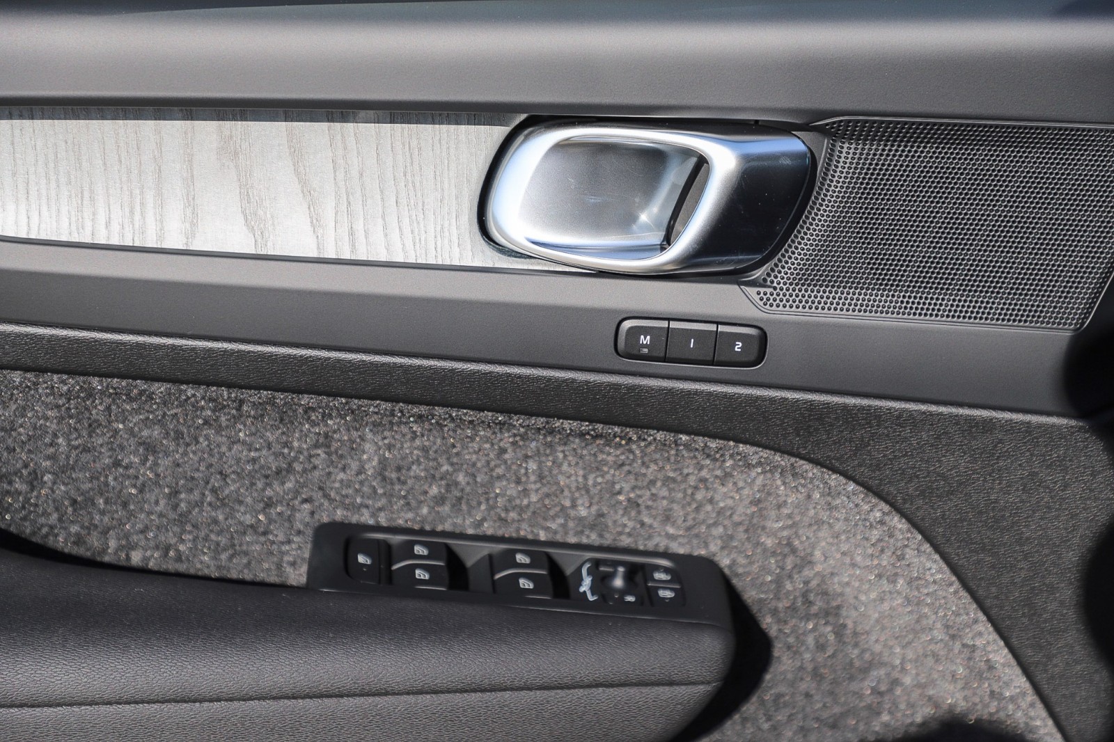 2025 Volvo XC40 Core photo 22