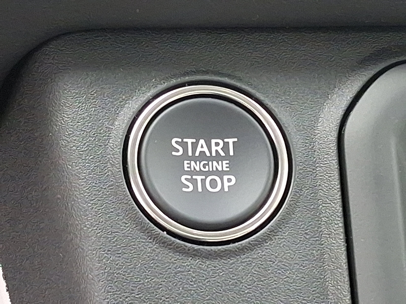 2025 Land Rover Defender 130 S photo 14