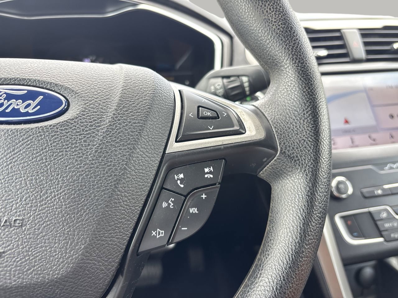 2019 Ford Fusion Hybrid SE photo 26