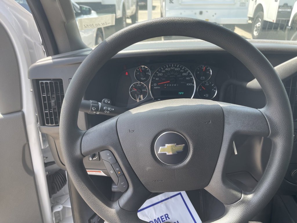 2025 Chevrolet Express Cutaway 3500 photo 15