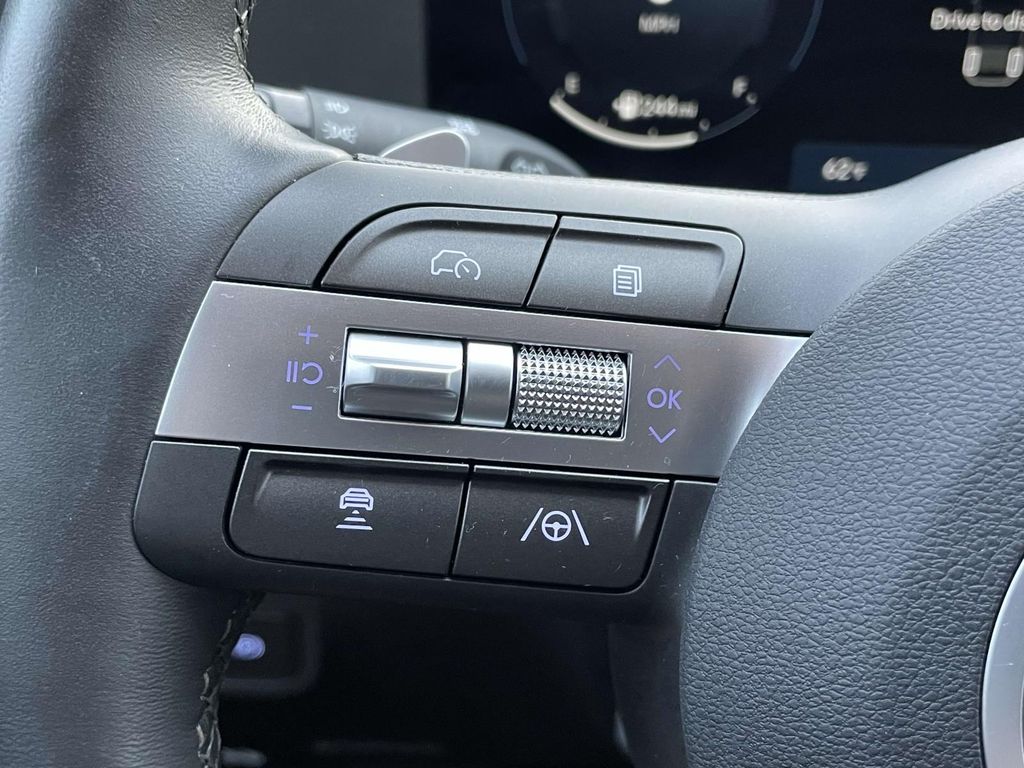 2025 Hyundai Kona Limited photo 8