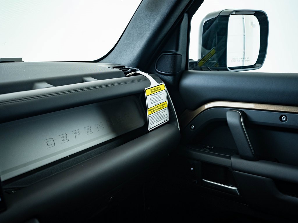 2025 Land Rover Defender 110 X-Dynamic SE photo 33