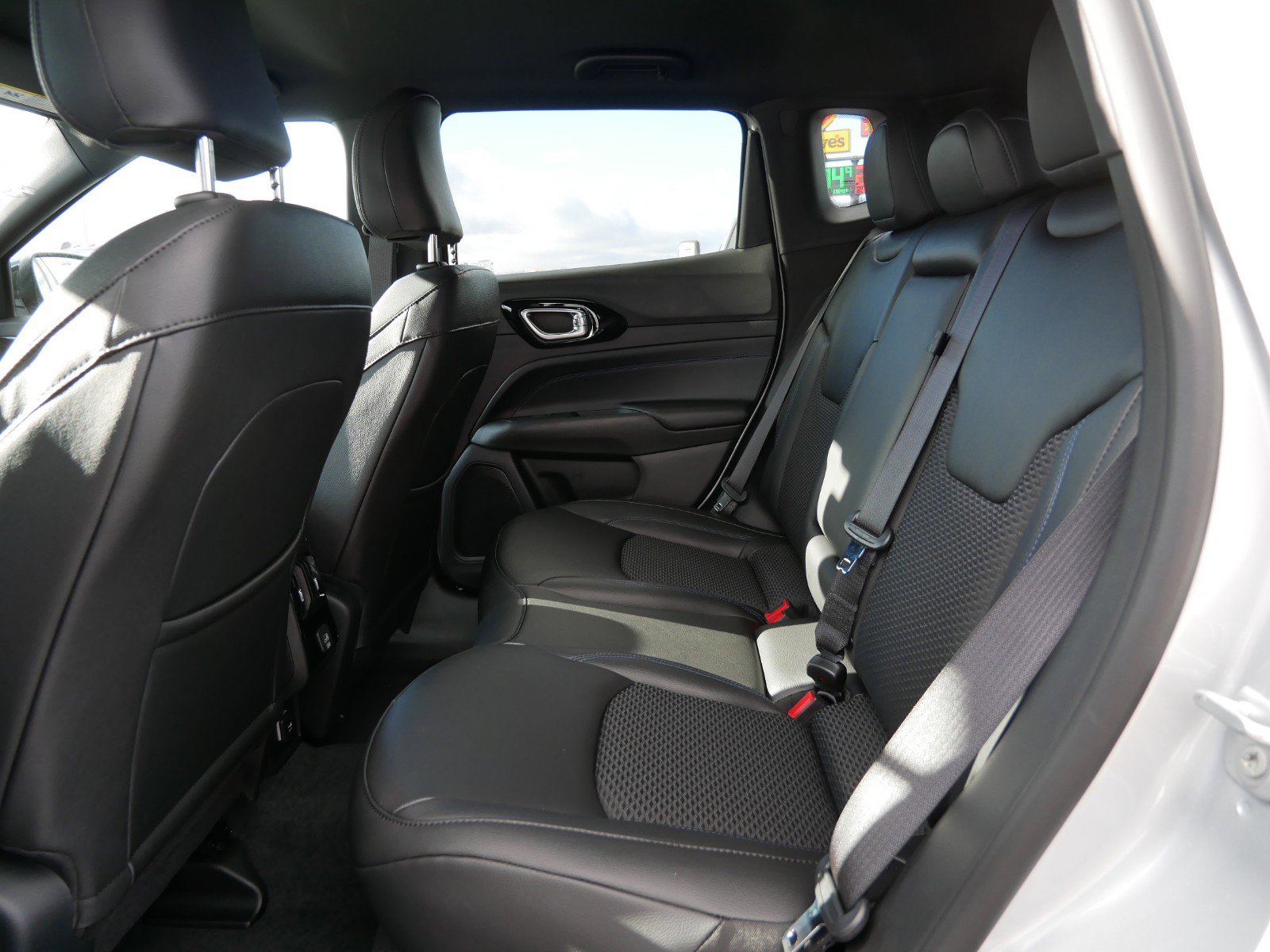 2025 Jeep Compass Latitude photo 4
