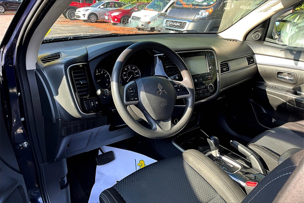 2018 Mitsubishi Outlander ES photo 8