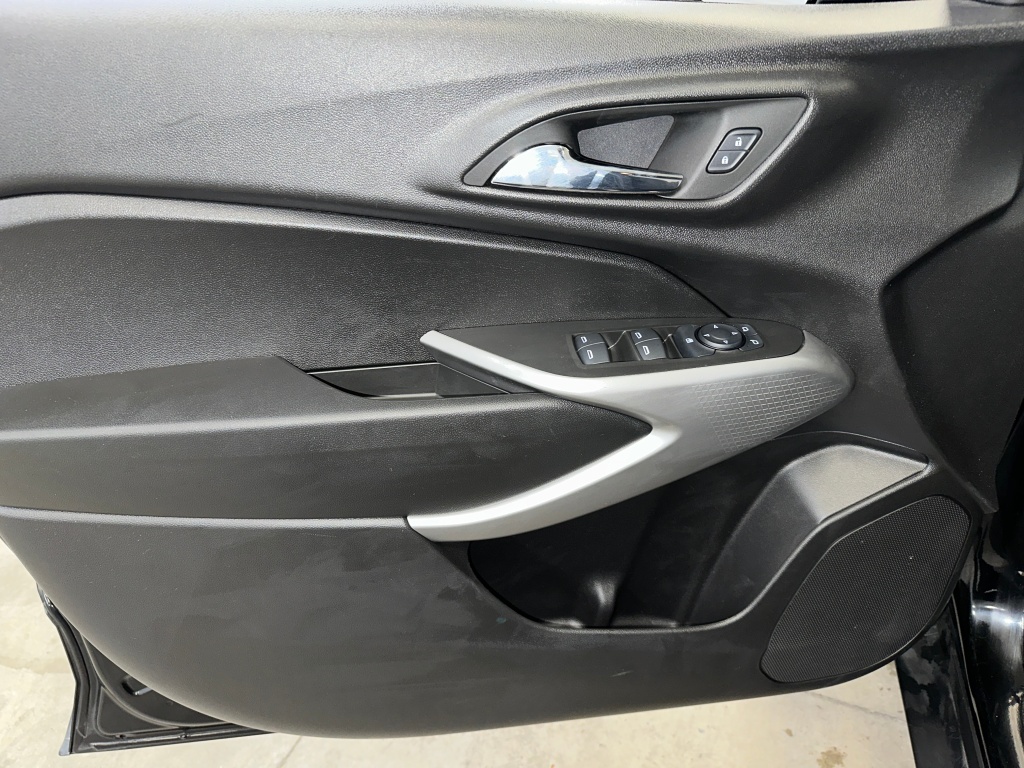 2024 Chevrolet Trax LS photo 3