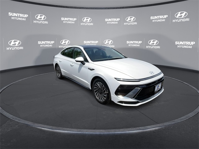 2025 Hyundai Sonata Hybrid Limited photo 2
