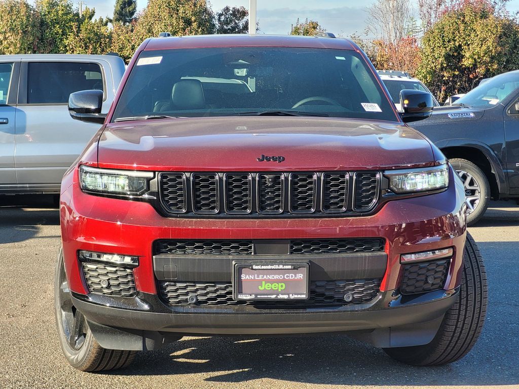 2025 Jeep Grand Cherokee Limited photo 2