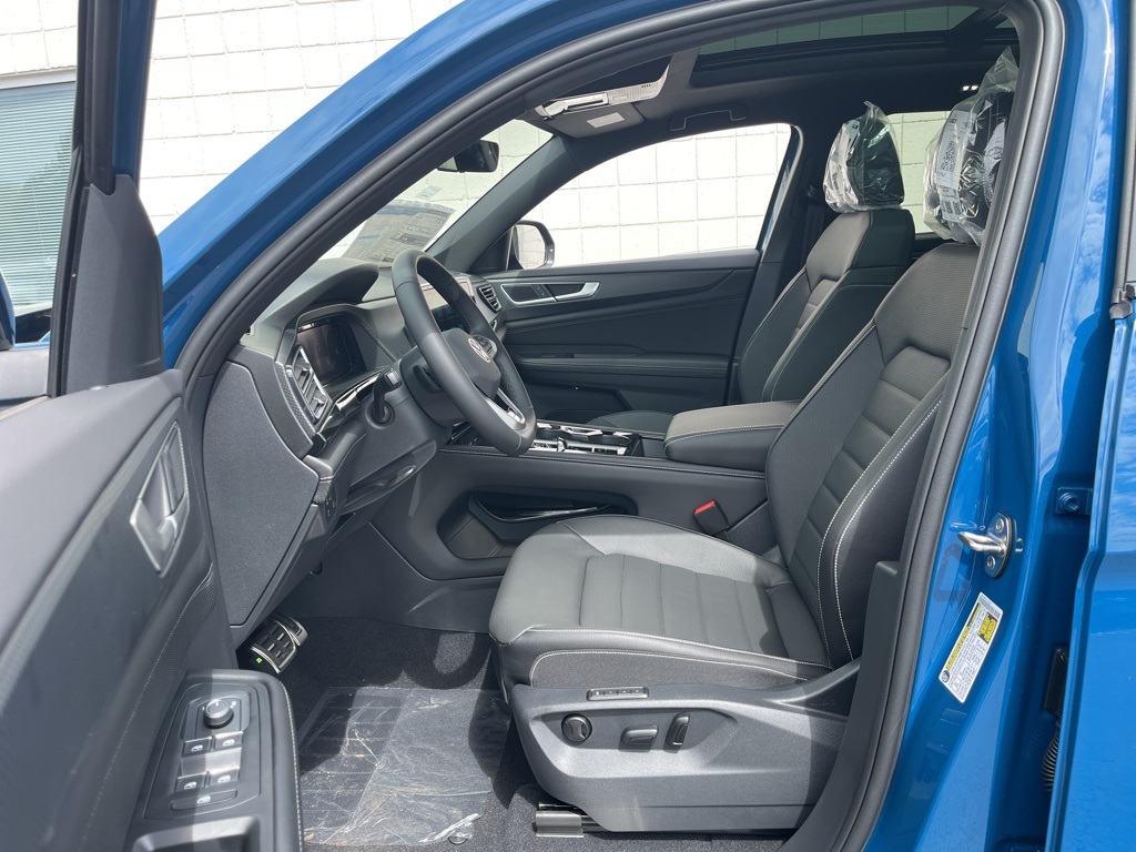 2025 Volkswagen Atlas Cross Sport SEL R-Line photo 16