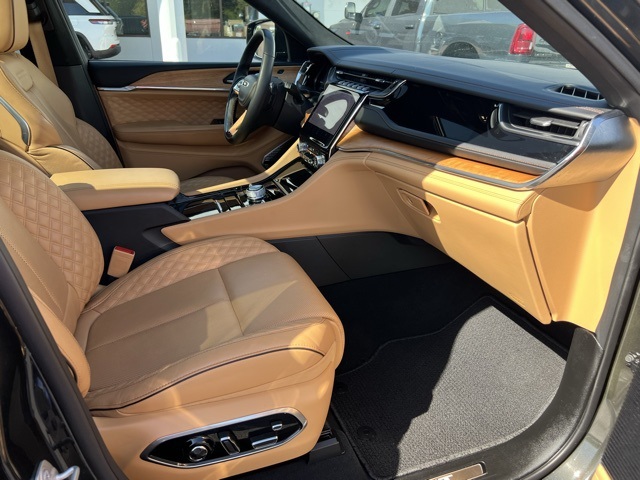 2024 Jeep Grand Cherokee L Summit photo 19
