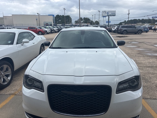 2022 Chrysler 300 Touring photo 3