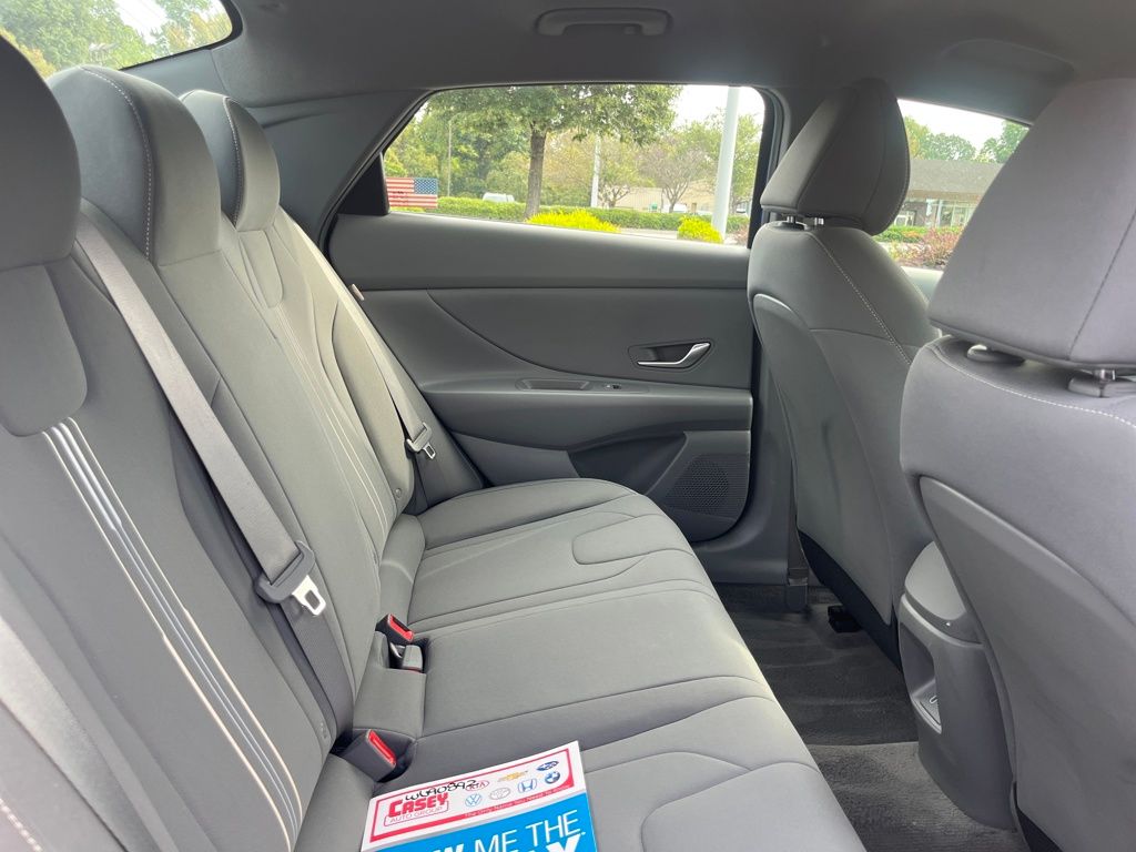 2024 Hyundai Elantra SEL photo 24