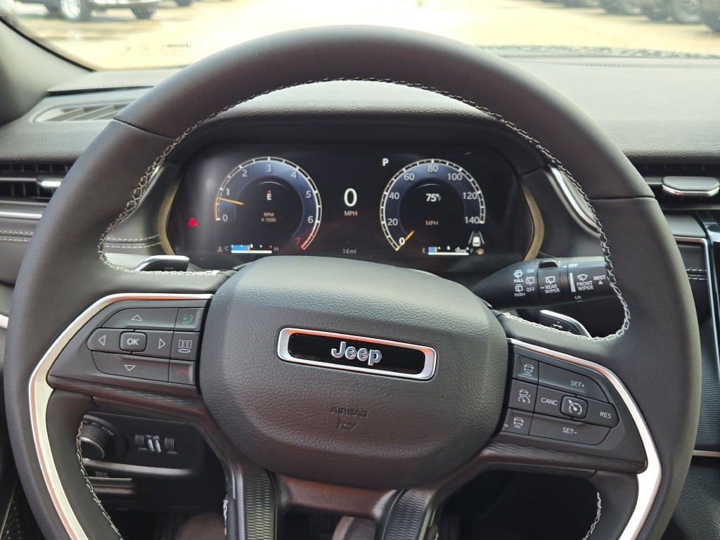 2025 Jeep Grand Cherokee Laredo photo 31