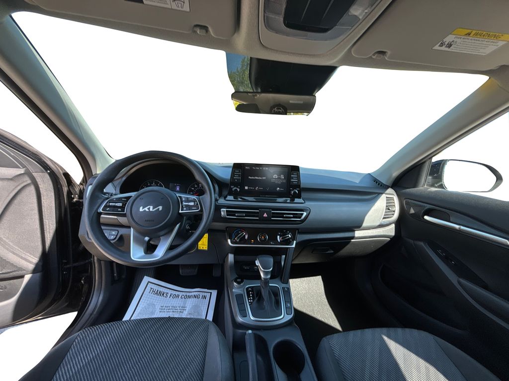 2023 Kia Seltos LX photo 16