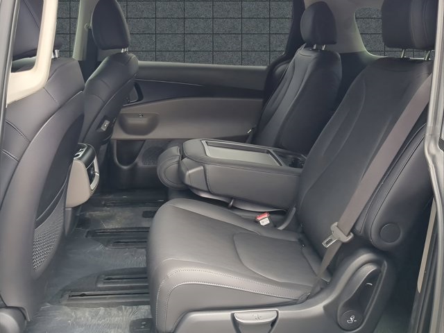 2025 Kia Carnival LXS photo 13