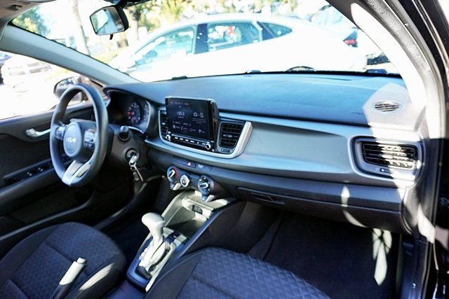 Used 2022 Black Kia S image 9