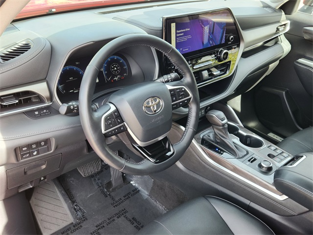 2023 Toyota Highlander L photo 3