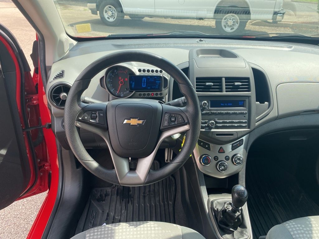 2013 Chevrolet Sonic LS photo 11