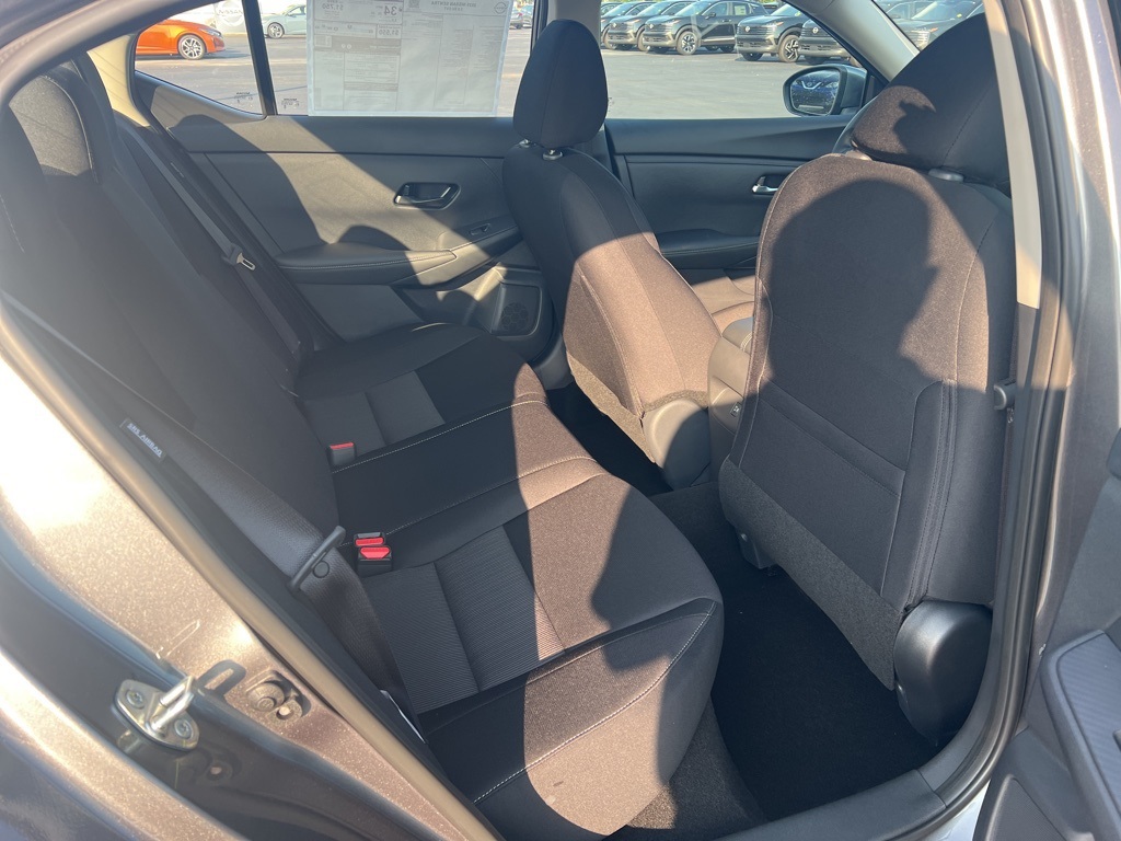 2025 Nissan Sentra SV photo 10