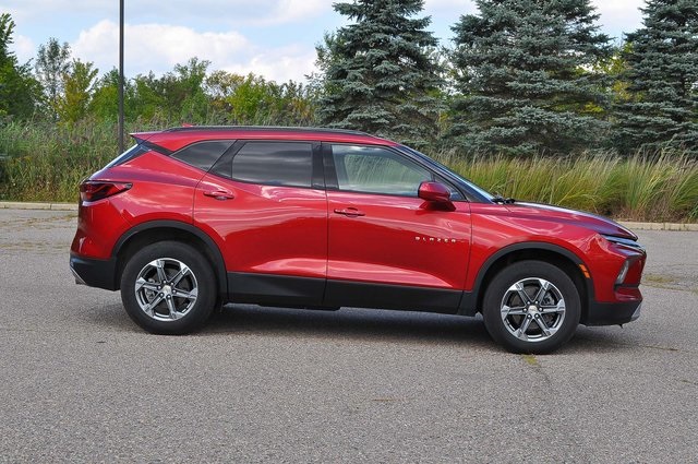 2024 Chevrolet Blazer 2LT photo 2
