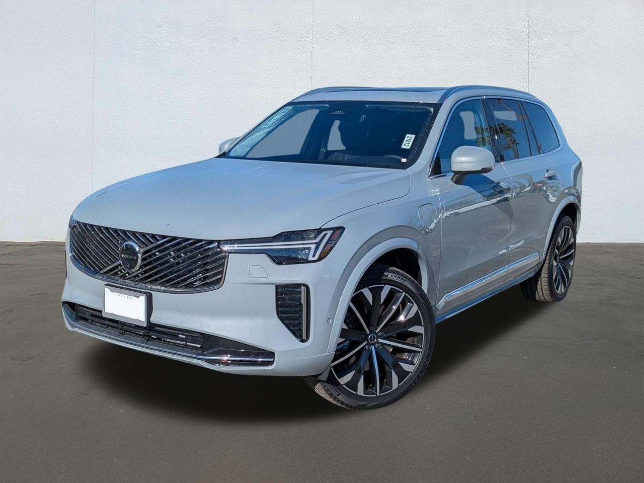 2026 Volvo XC90 Plus's photo