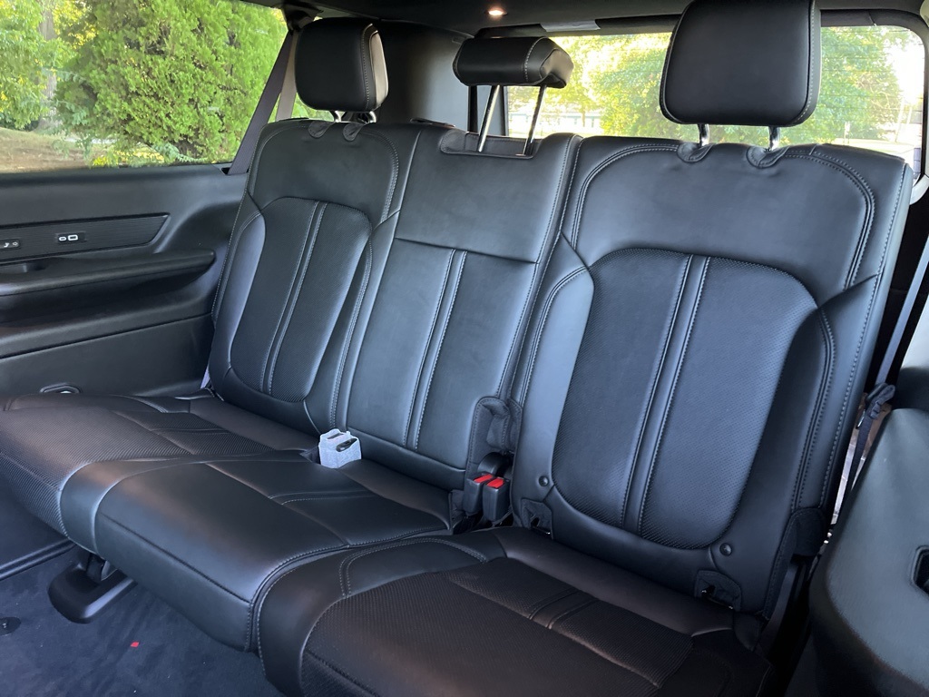 2025 Jeep Wagoneer Series II Carbide photo 30