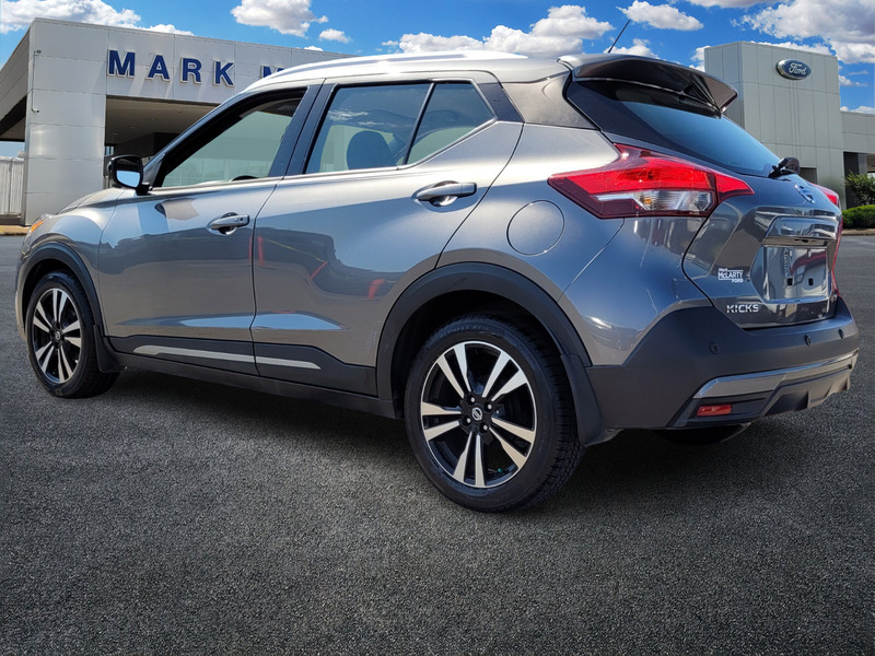2020 Nissan Kicks SR photo 3