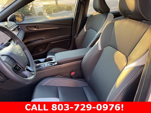 2025 Toyota Camry SE photo 7