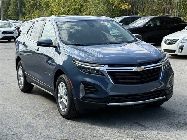 2024 Chevrolet Equinox LT photo 3