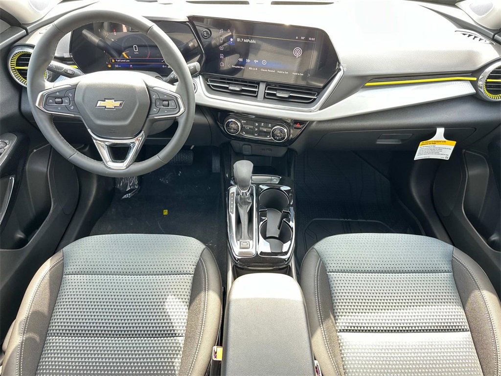 2025 Chevrolet Trax LT photo 3