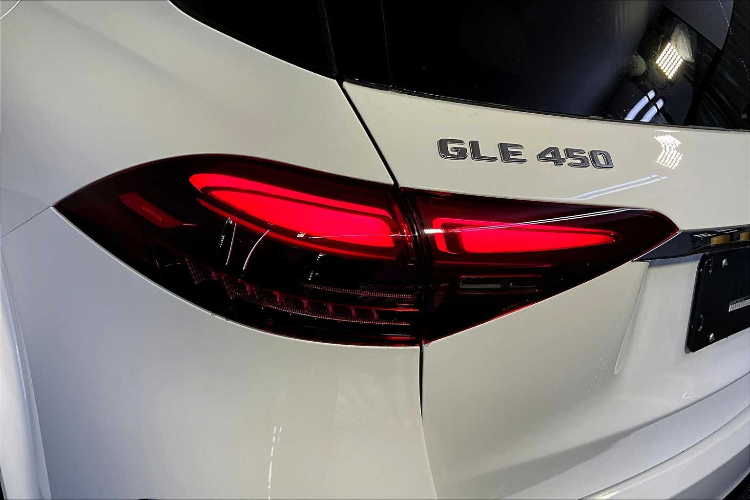 2026 Mercedes Benz GLE 450 4MATIC photo 3