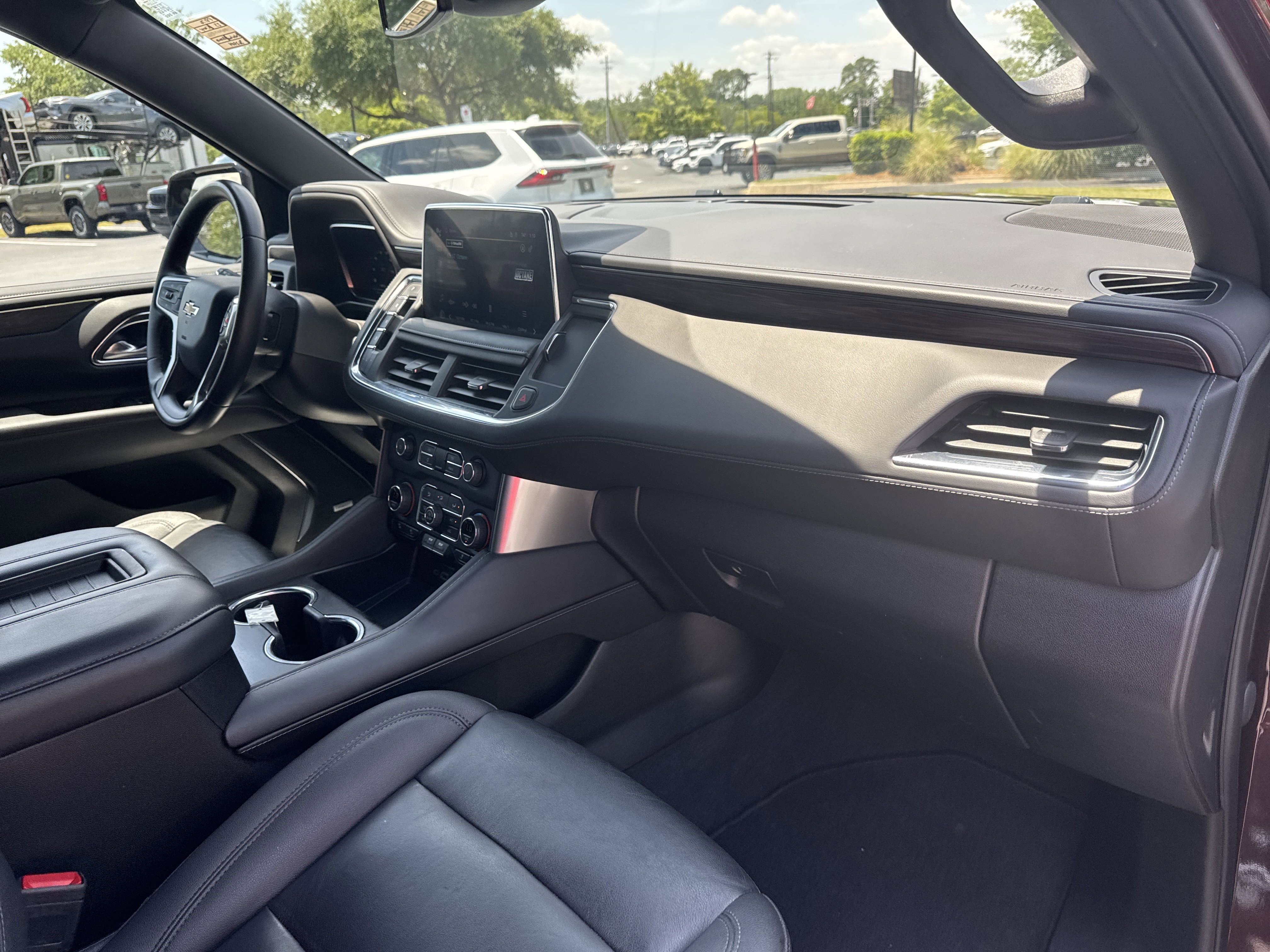 2023 Chevrolet Suburban LT photo 25