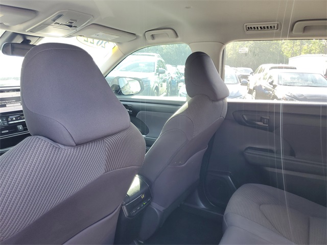2022 Toyota Highlander L photo 25