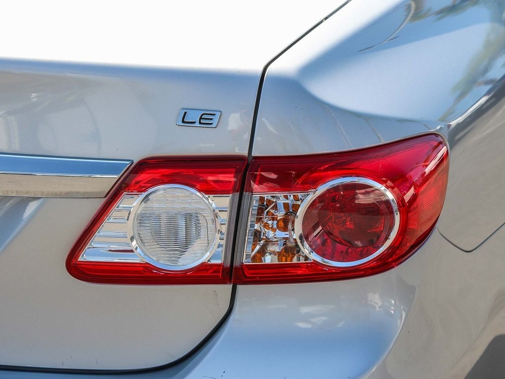 2012 Toyota Corolla LE photo 7