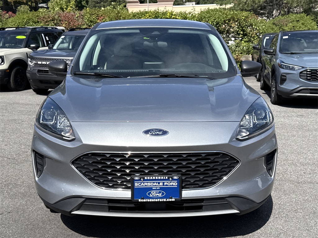 2022 Ford Escape SE photo 2