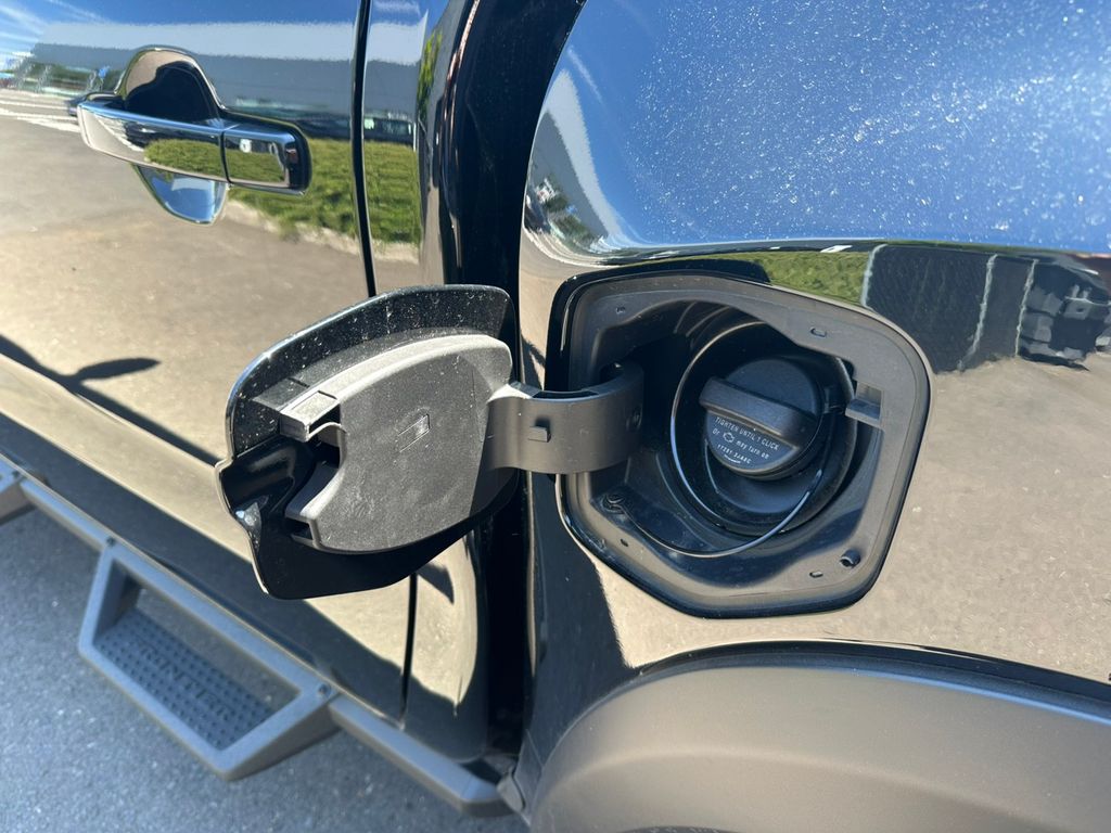 2025 Nissan Frontier PRO-4X photo 27