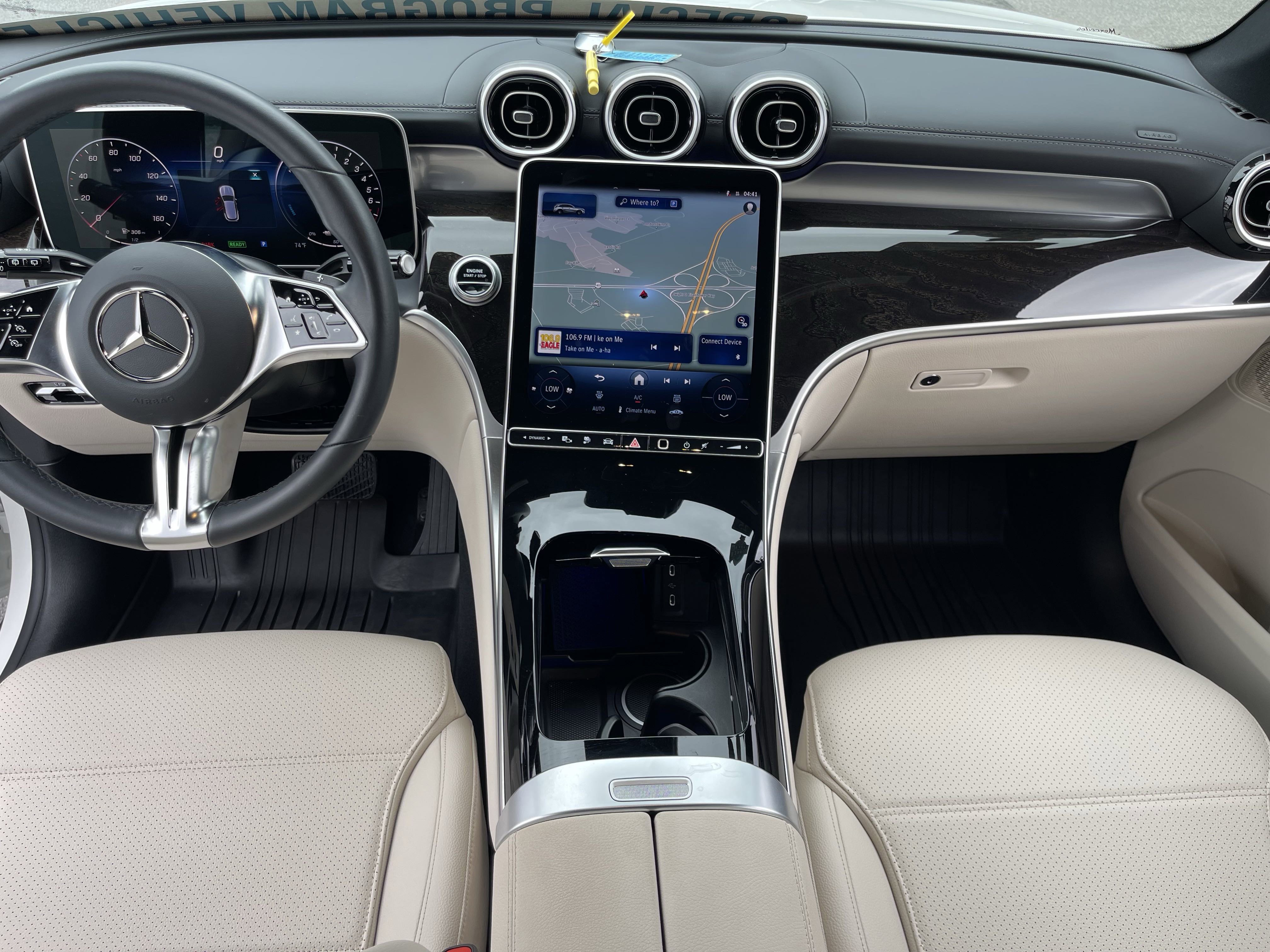 2025 Mercedes Benz GLC 350e 4MATIC photo 5