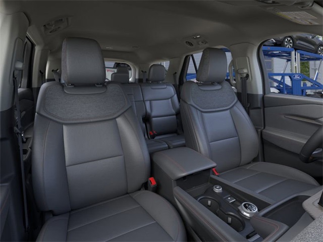 2025 Ford Explorer photo 2