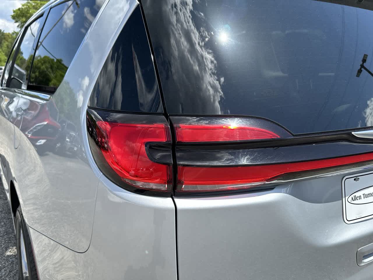 2023 Chrysler Pacifica Touring L photo 15