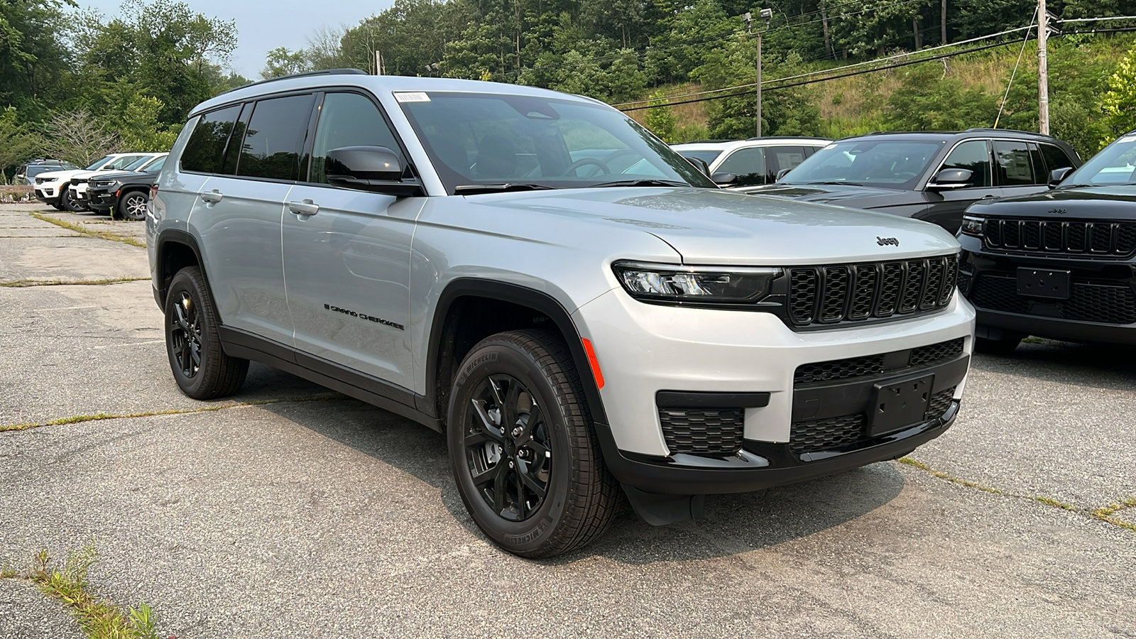 2025 Jeep Grand Cherokee Altitude X photo 3