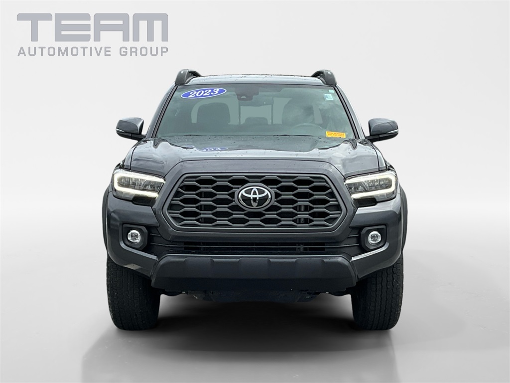 2023 Toyota Tacoma TRD Off-Road photo 2