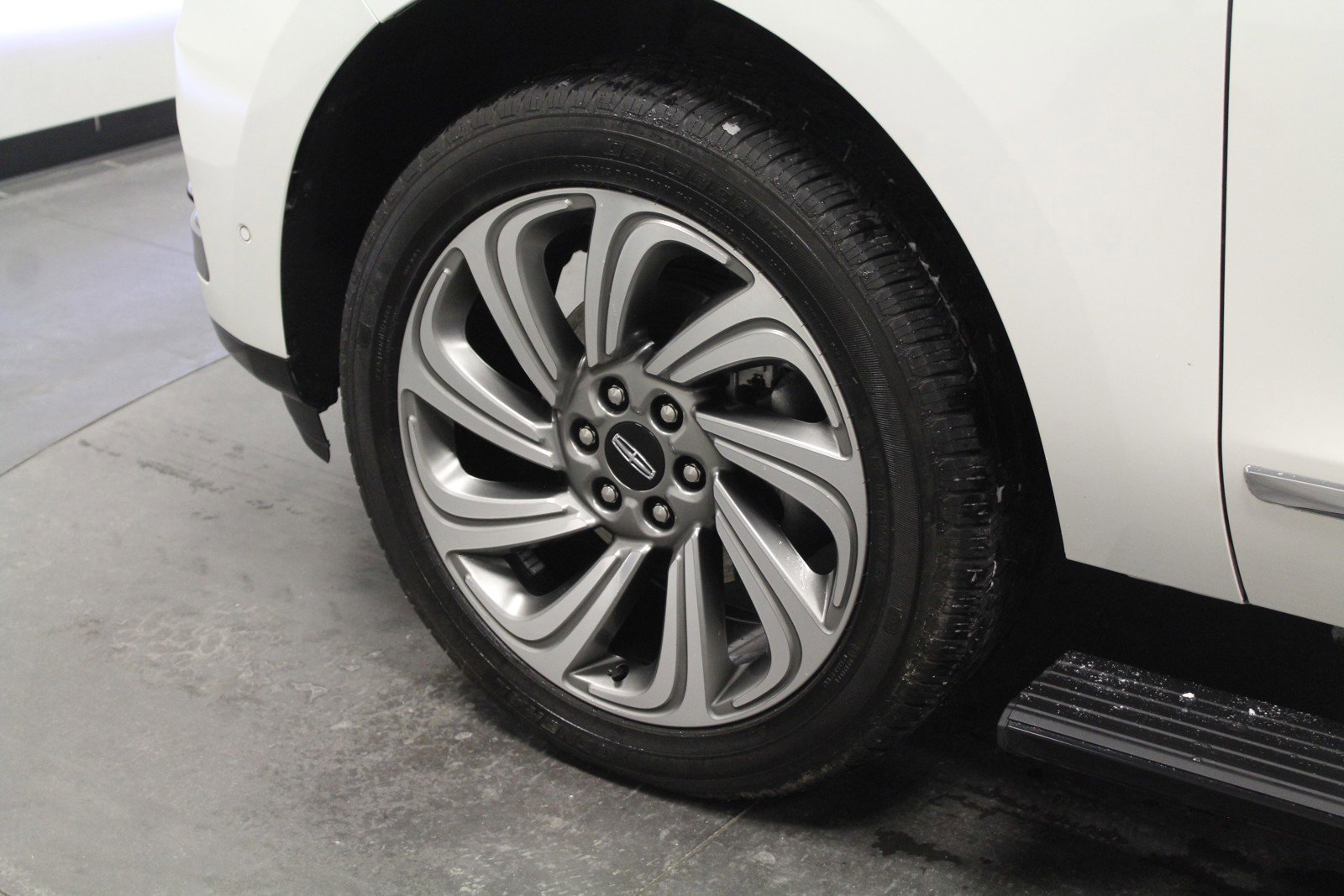 Used 2022 Pristine White Lincoln Reserve image 10