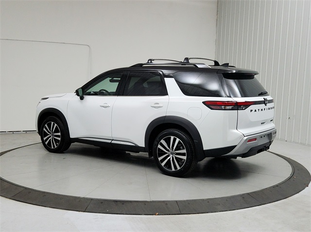2025 Nissan Pathfinder Platinum photo 4