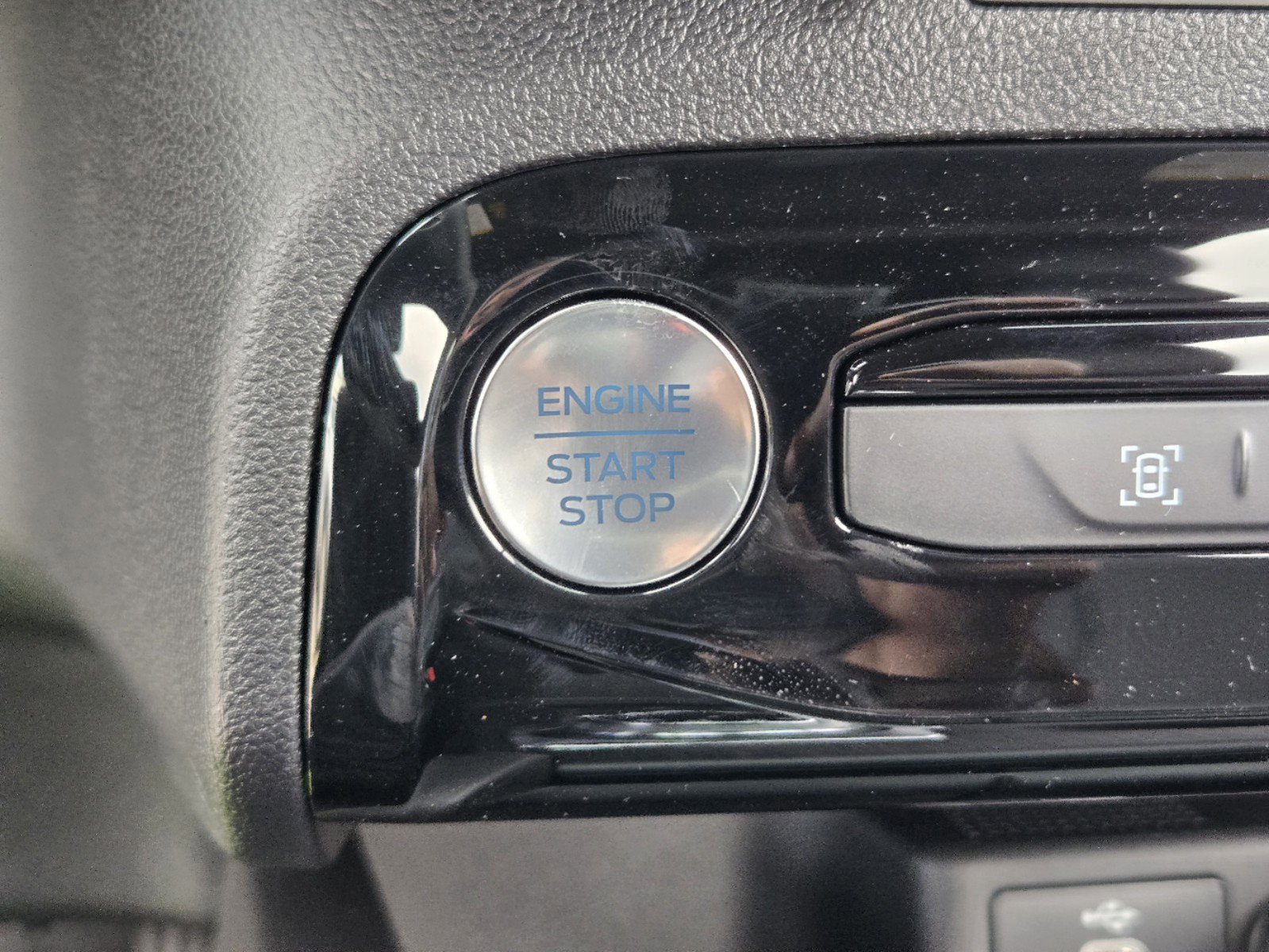 New 2025 Star White Metallic Tri-Coat Ford ST-Line image 15