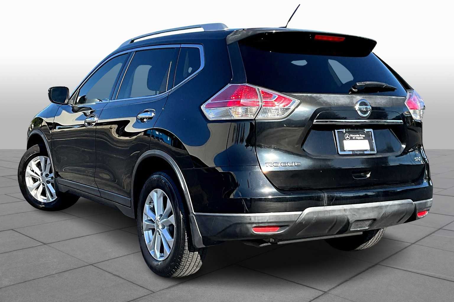 2015 Nissan Rogue SV photo 10