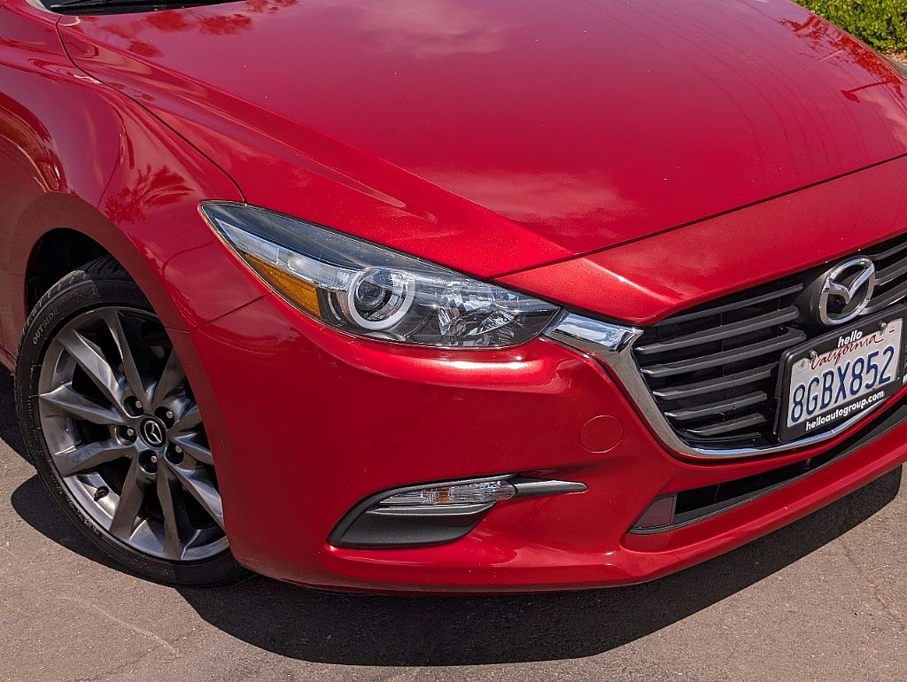 2018 Mazda Mazda3 Touring photo 3