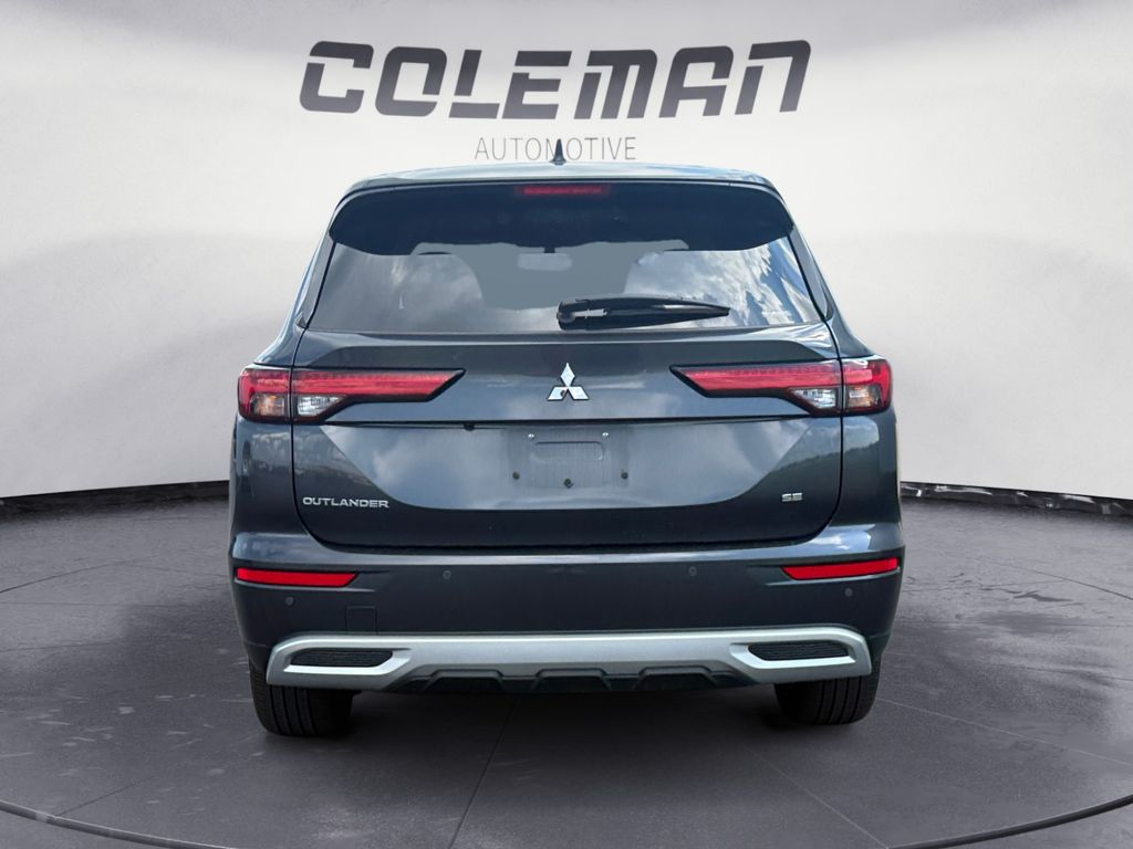 2024 Mitsubishi Outlander SE photo 3