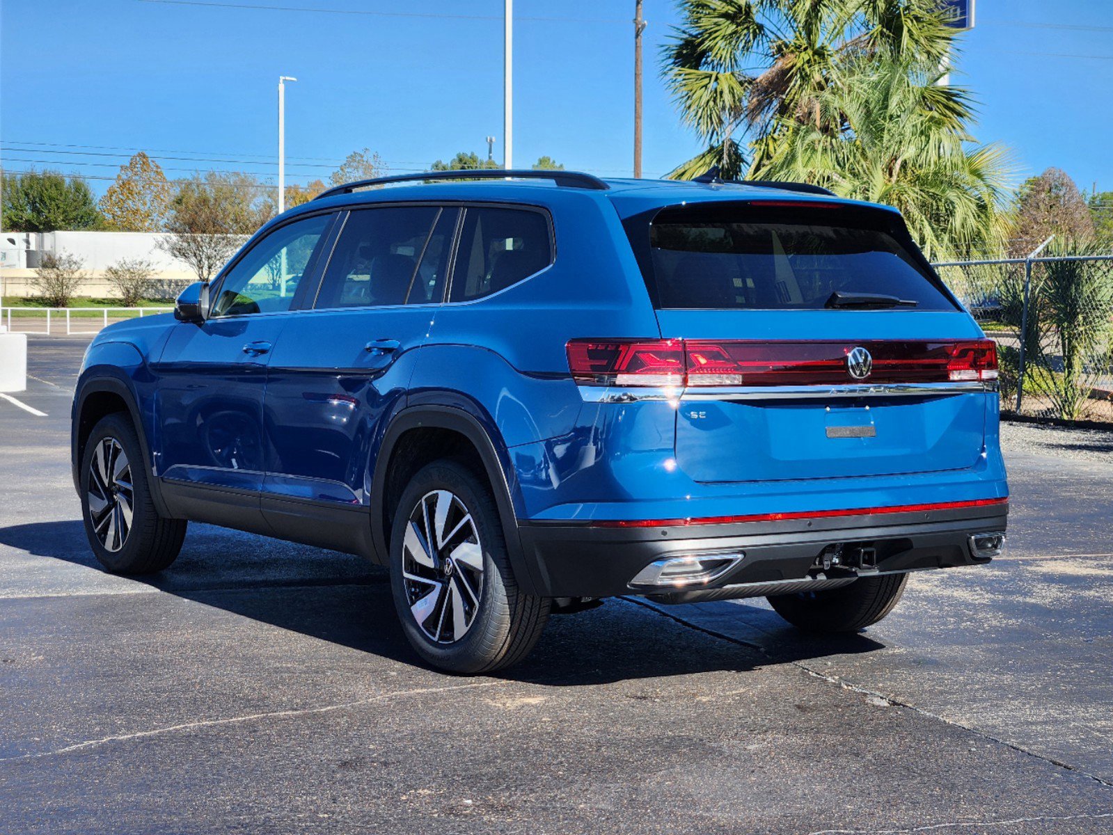 2025 Volkswagen Atlas SE Technology photo 3