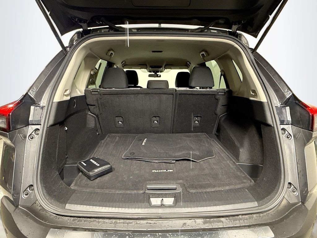 2022 Nissan Rogue SV photo 24