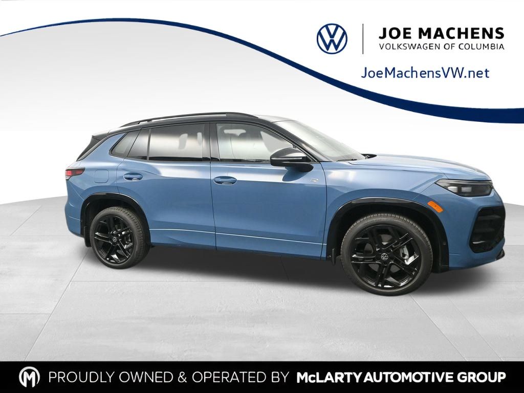 2026 Volkswagen Tiguan SE R-LINE BLACK's photo