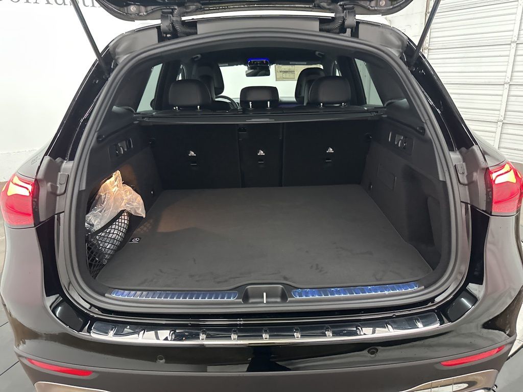 2025 Mercedes Benz GLC 300 photo 16